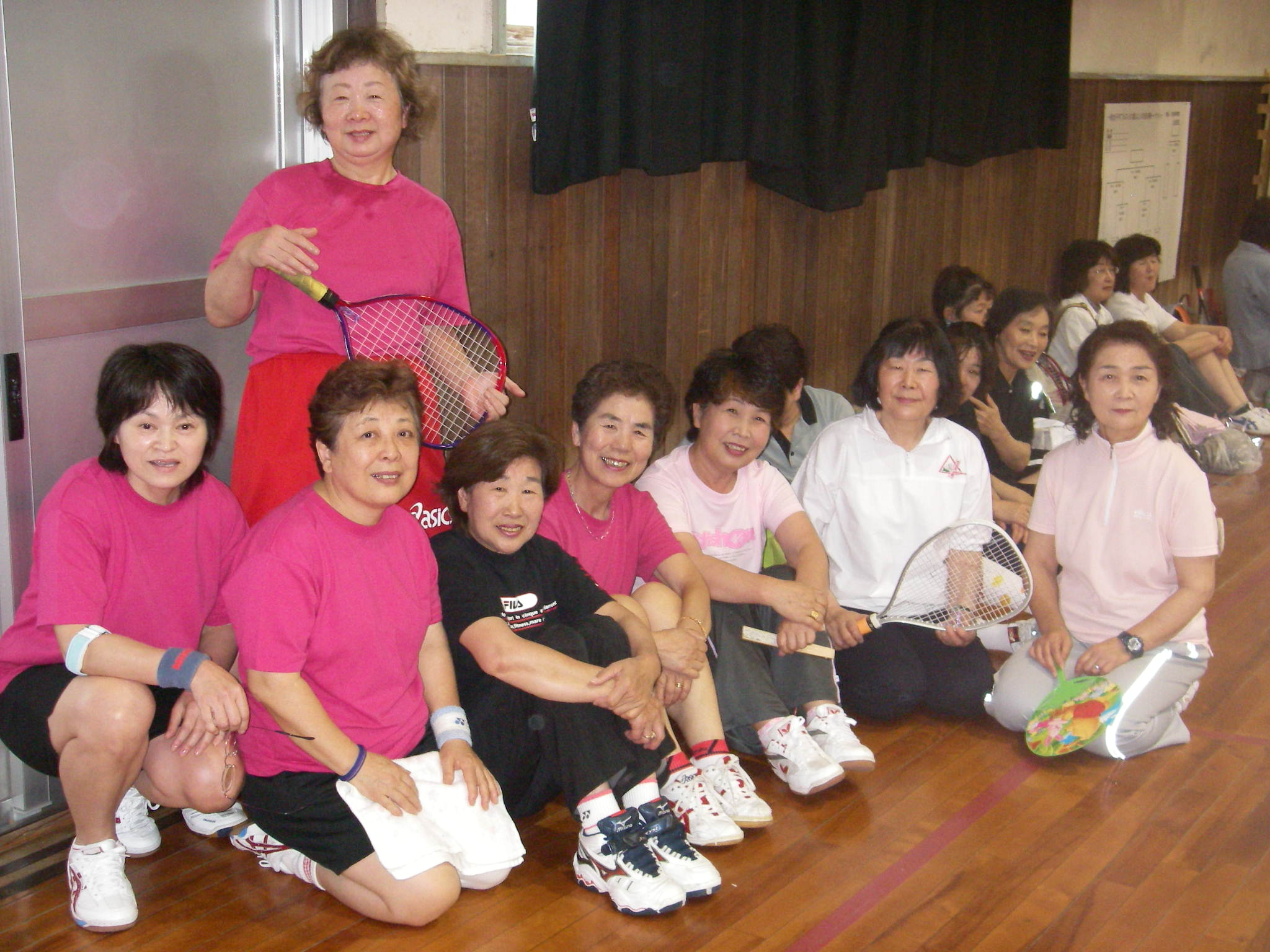 http://www.city.takeo.lg.jp/kyouiku-blog/images/IMGPminitenisushuugou.JPG