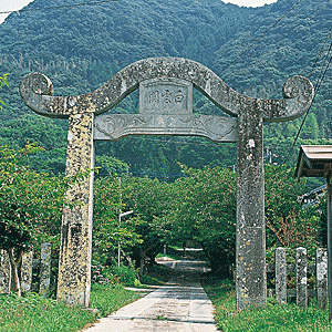 円応寺鳥居型石門