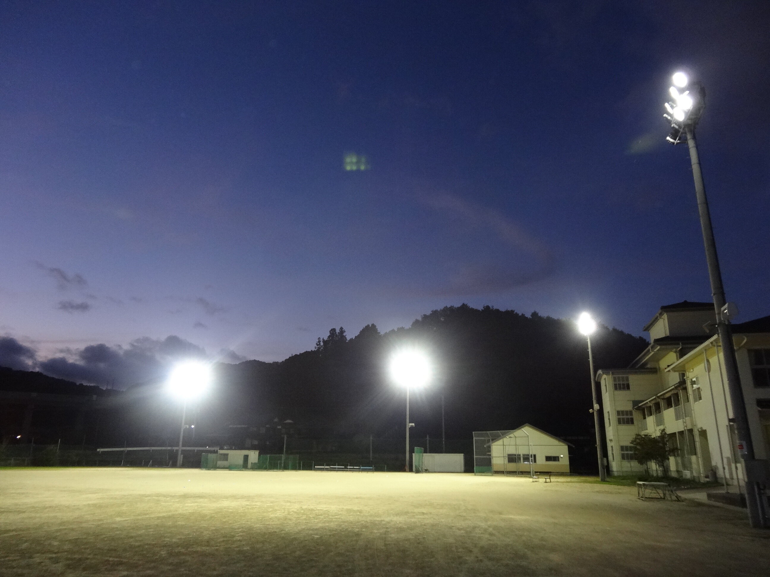 R2東川登小学校夜間照明.JPG