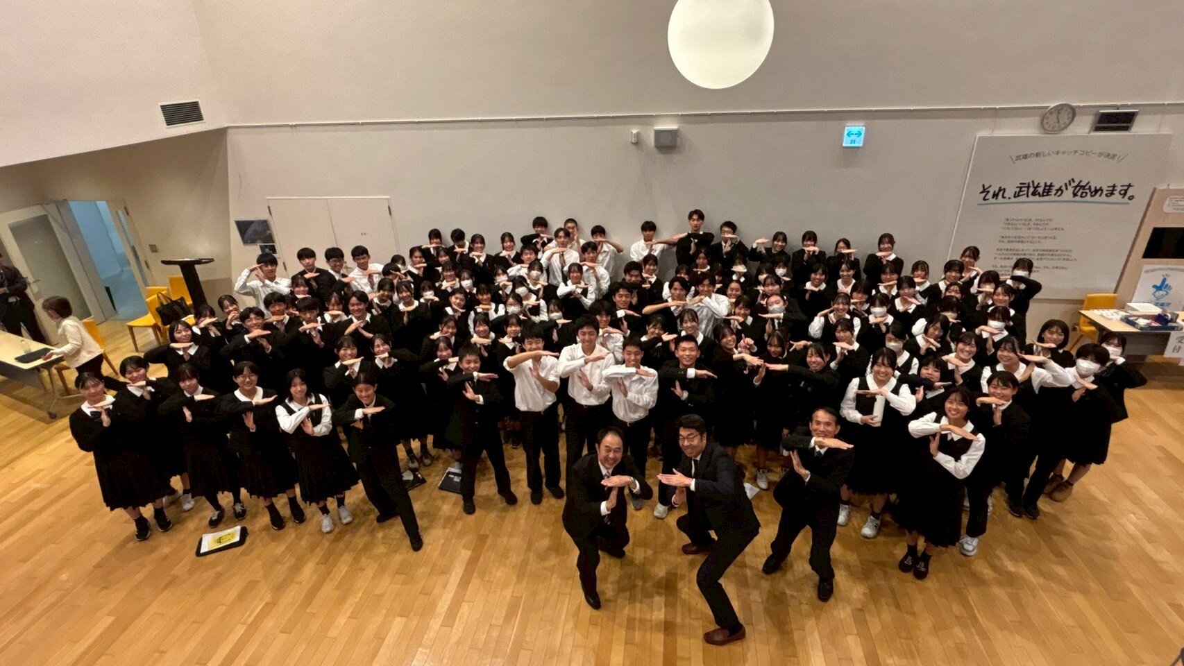 2025年度の武雄市と高校生のまちづくり参画事業の全員集合写真